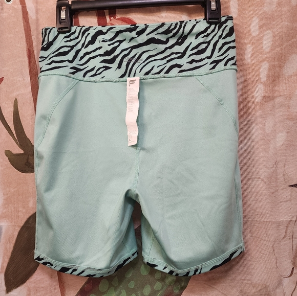 Define Powerhold High Waisted 6" Shorts - Picture 6 of 7